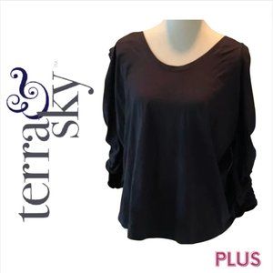 NWT Plus 2X Ruched 3/4 Sleeve Black Tee